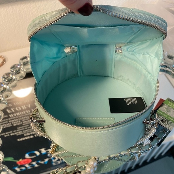 Badgley Mischka Green Diamond Bag with Quilted Design! NWT - Picture 4 of 11